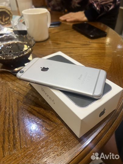 Телефон iPhone 6