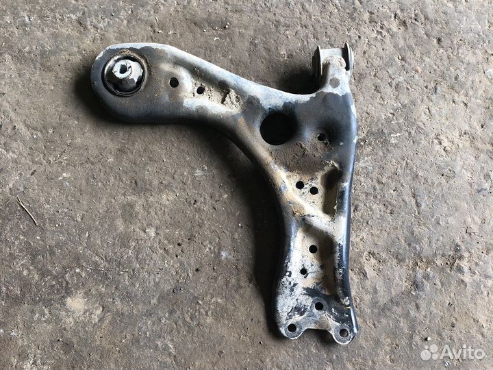 Volkswagen polo Рычаг