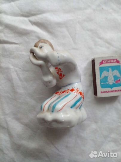 Статуэтка фарфор