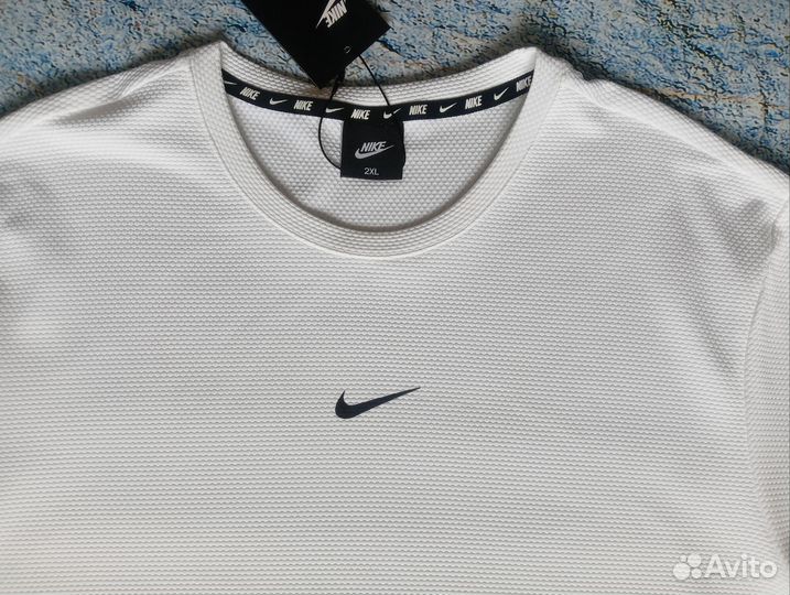 Футболка Nike для спорта