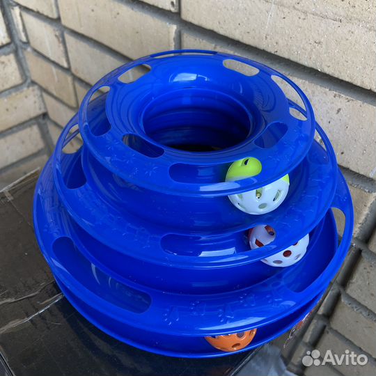 Игрушка для кошки пирамида с шариками