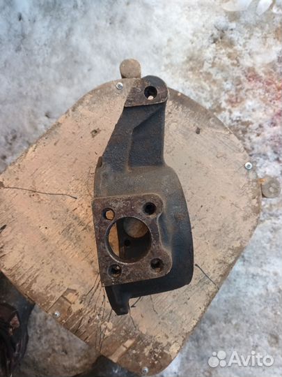 Корпус поворотного кулака УАЗ и шарнир