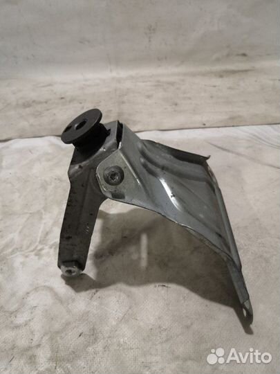 Кронштейн Volkswagen Passat универсал