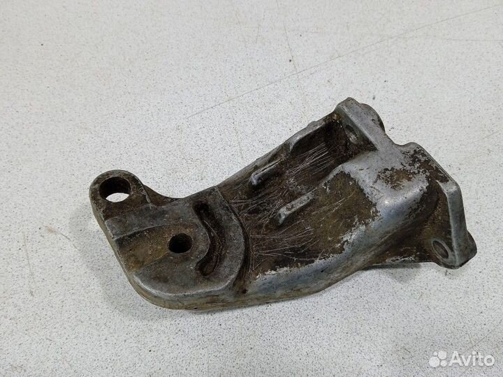 Кронштейн двигателя