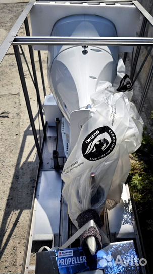 Мотор лодочный Suzuki DF250APX белый