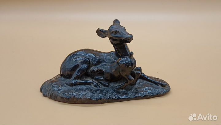 Олениха с оленёнком. Чугун. счлз