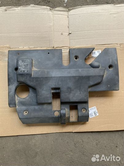 Крышка двигателя Kia Carnival 2.9 TD