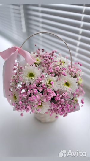 Цветы в корзине на 1 сентября