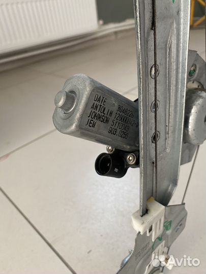 Стеклоподьемник передний левый Renault Duster