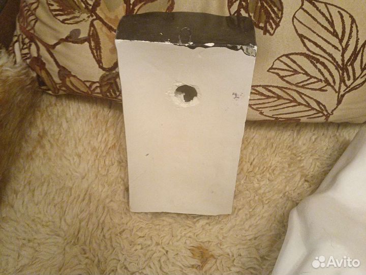 Скульптуры нос Давида и череп б.у