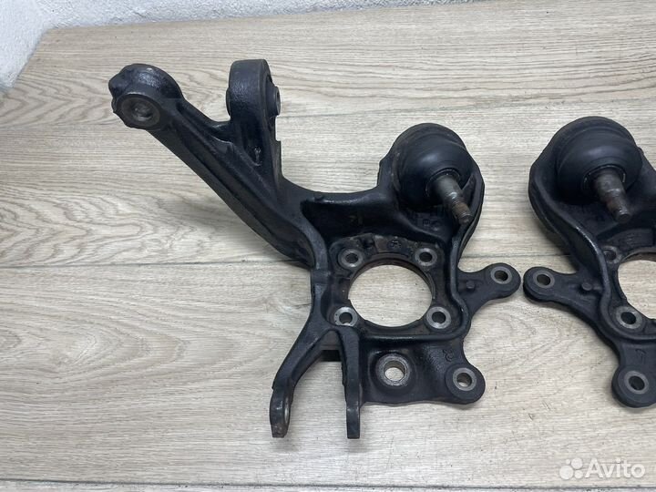 Кулаки задние пара Toyota Avensis 250