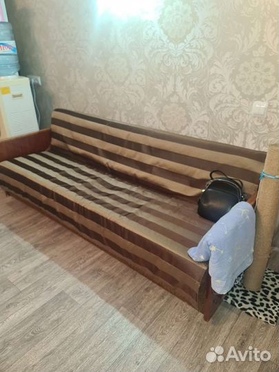 Диван
