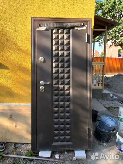 Дверь входная металлическая