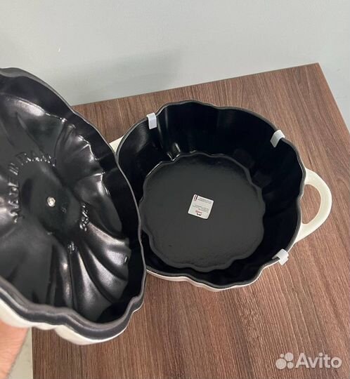 Чугнная кастрюля Staub