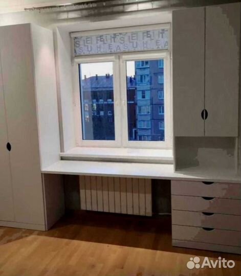 Рабочая зона в углу у окна