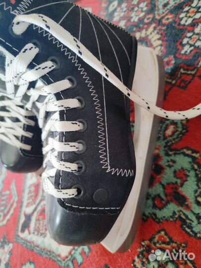 Коньки хоккейные