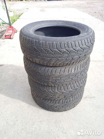 Kormoran Snow 215/60 R16 99H