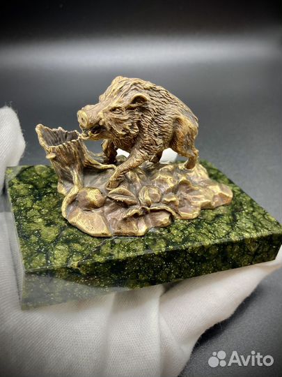 Бронзовая статуэтка подставка под ручку кабан