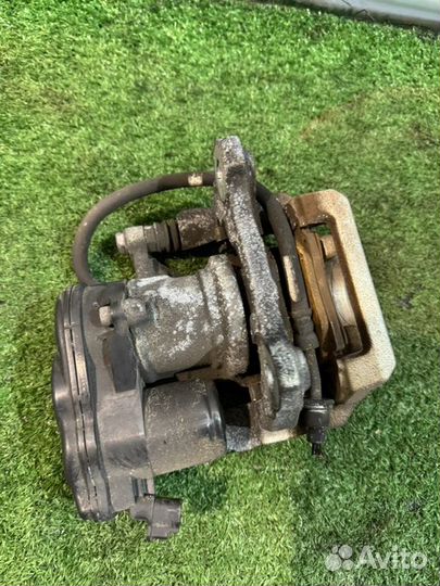 Суппорт тормозной задний левый Toyota Crown Hybrid