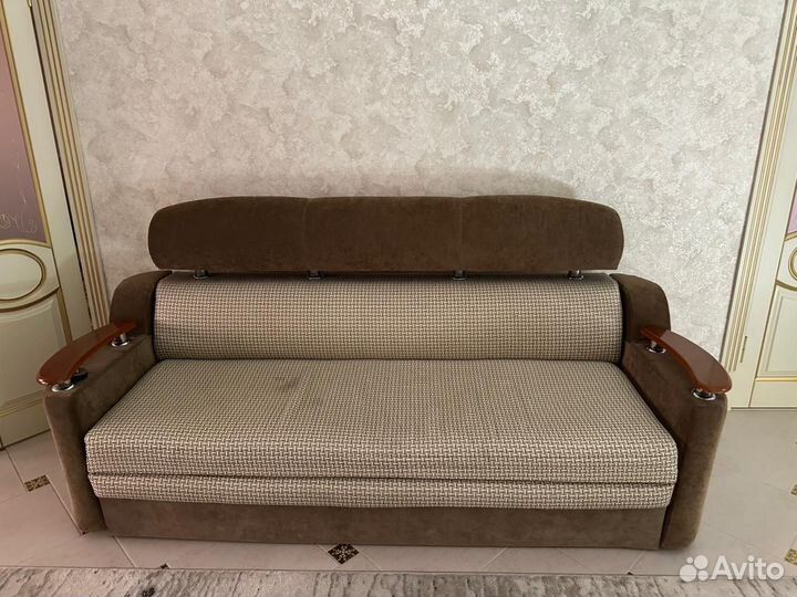 Продаётся диван с покрывалом