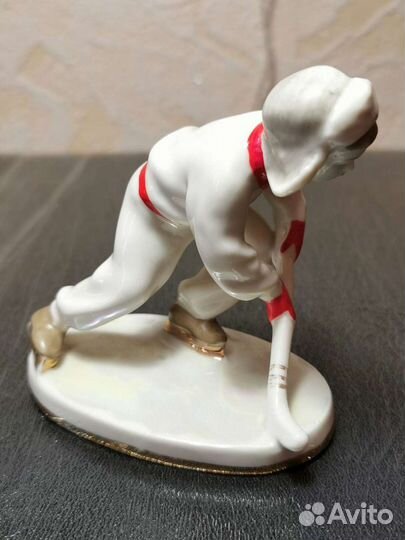 Юный хоккеист, фарфор Лзфи, оригинал