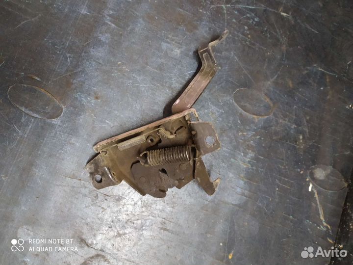 Замок капота 