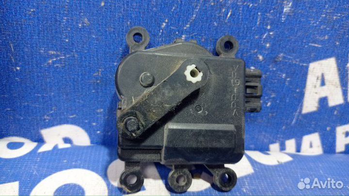 Моторчик заслонок отопителя Mazda 6 Gh седан L8