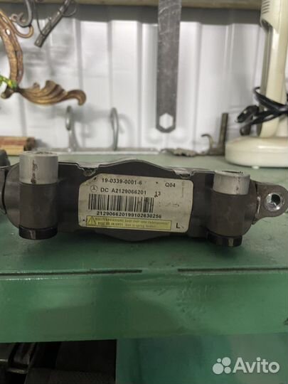 Пиропатрон капота w212