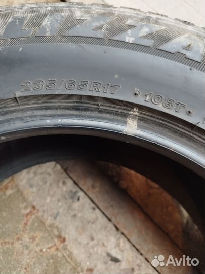 Bridgestone Blizzak Spike-01 235/65 R17