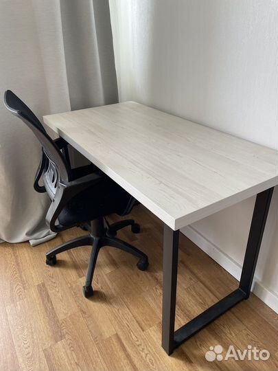 Рабочий стол белый