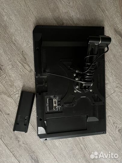 Телевизор с кронштейном