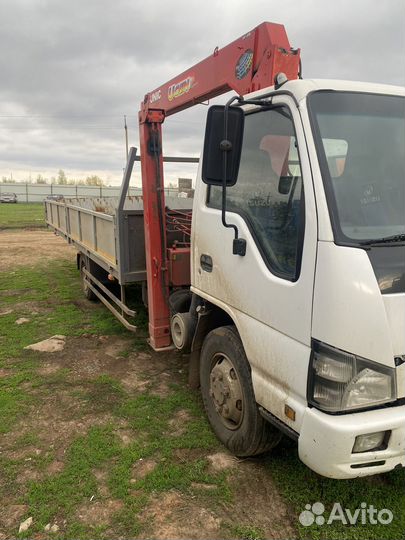 Isuzu NQR75 с КМУ, 2011