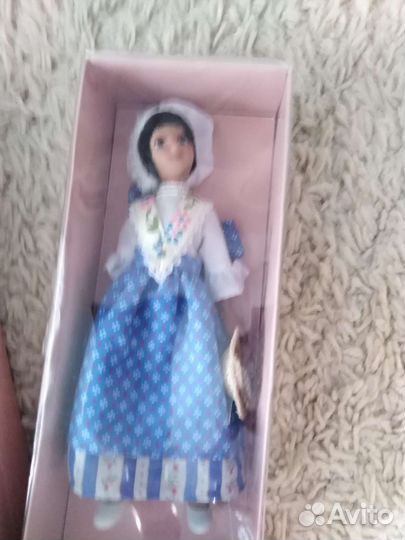 Куклы фарфоровые