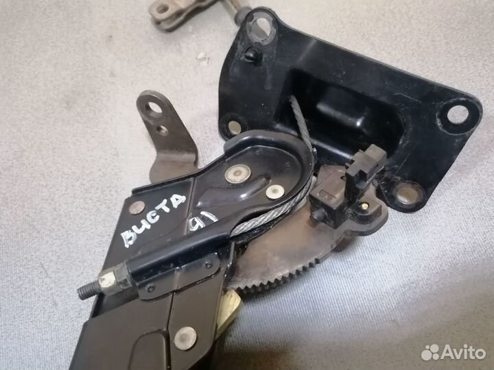 Рычаг стояночного тормоза Toyota Vista 1990-1994