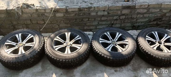 Dunlop SP Winter Ice 01 17.5/70 R13