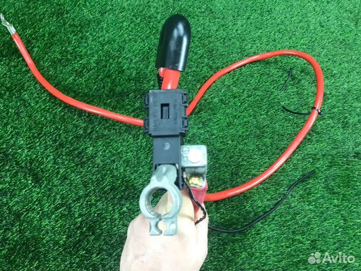 Плюсовая клемма акб Bmw 5 E60 M54B30 2003