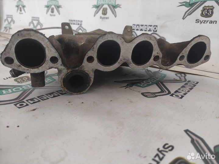 Коллектор впускной Volkswagen Passat B3