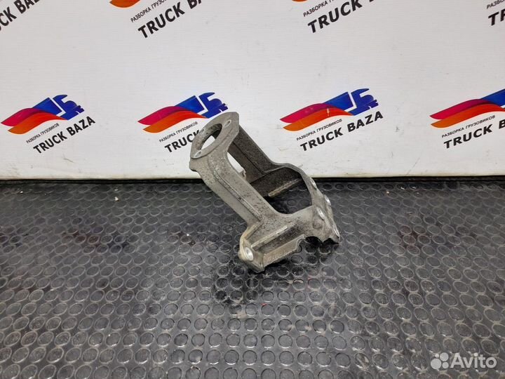 Кронштейн амортизатора кабины