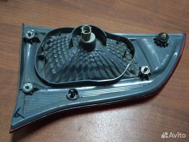 Фонарь внутренний правый Mitsubishi Pajero Sport 2