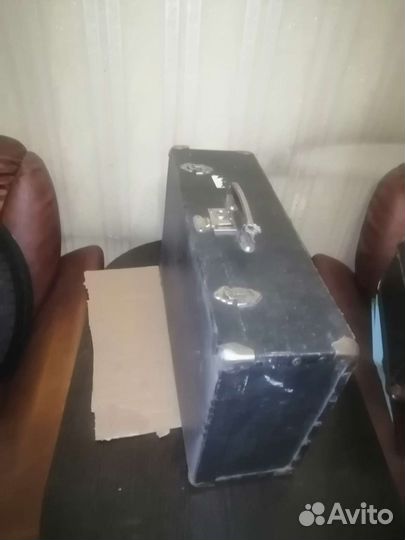 Винтажный чемодан