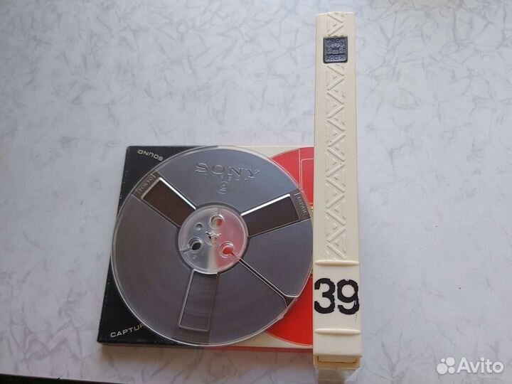 Магнитная лента катушки с записью