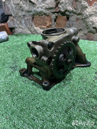 Масляный насос Audi ALF 2.4-2.8