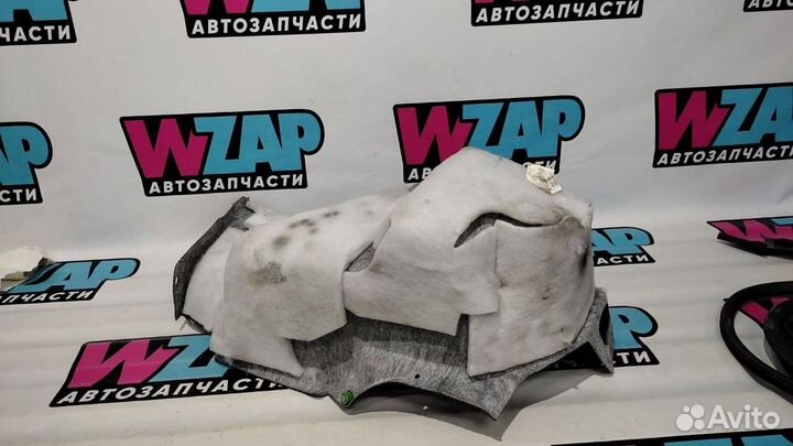 Обшивка отсека багажника правая Ford Mustang