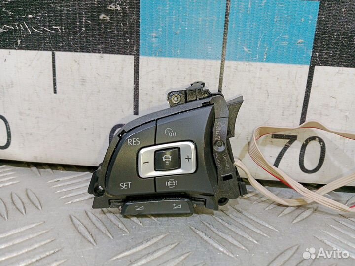 Б/У Блок кнопок руля VW Passat B8#001