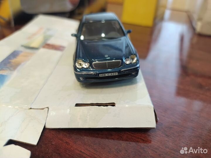 Модель Mercedes-Benz C-class 1:43 Cararama