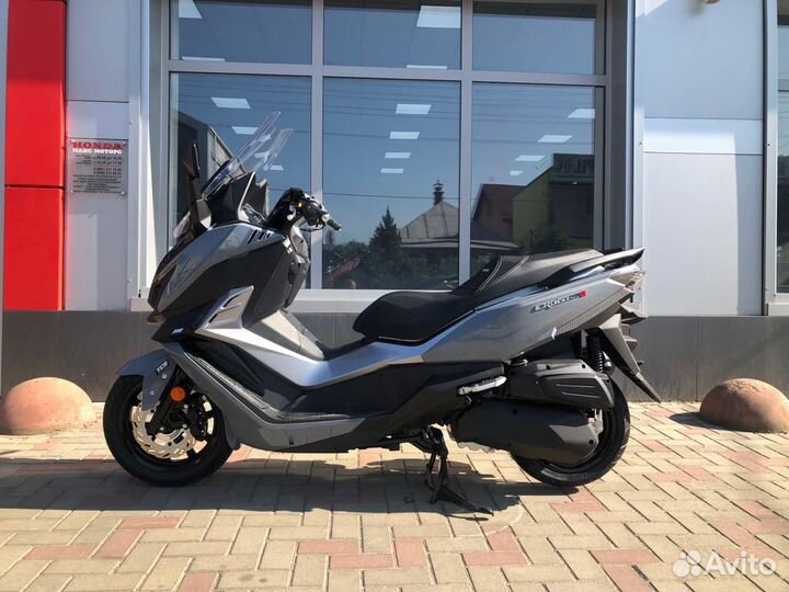 Макси скутер SYM cruisym 300