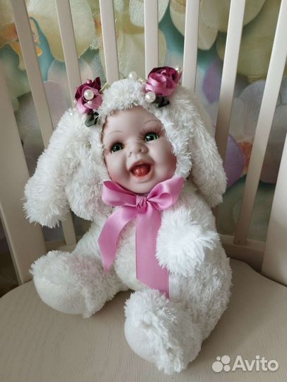 Кукла фарфоровая