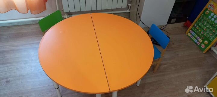 Детский стол и стулья