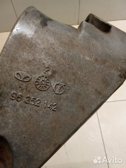 Кронштейн генератора Chevrolet Aveo T200 седан