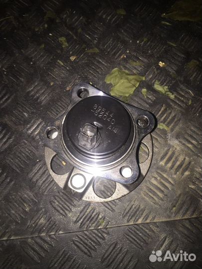 Задняя ступица в сборе Toyota Prius ZVW30